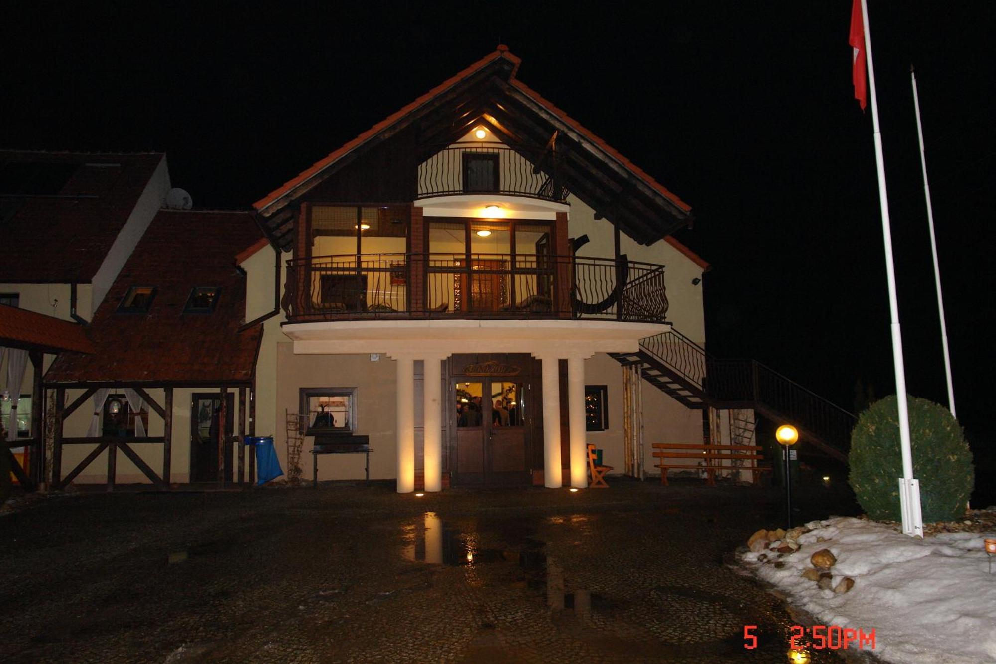 Podkowa Modliszow Villa Ngoại thất bức ảnh